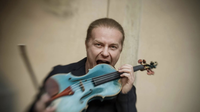 Pavel Šporcl v Příbrami: Kritizovali mě za šátek i džíny. A pak přišly modré housle