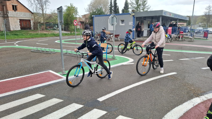 Středočeská města včetně Příbrami dostala nová kola pro děti. Pomohou s výukou bezpečné jízdy
