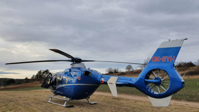 V Kozárovicích spadl muž ze žebříku