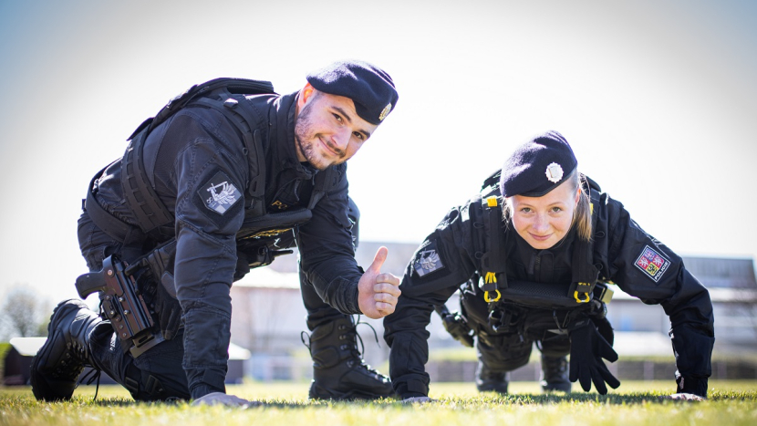 Chceš na sobě uniformu? Policie tě prověří nanečisto – a bez milosti