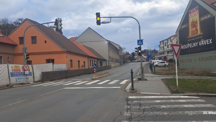 HOTOVO! Jiráskovy sady se po uzavírce znovu otevírají. První autobus projede už v sobotu v 4:30