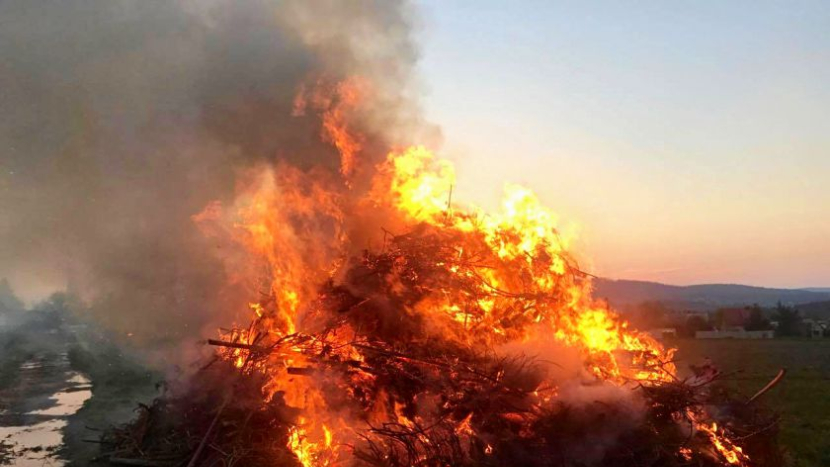 Filipojakubská noc připomíná staré zvyky a pověry. V ten čas čarodějnice mířily na Plešivec