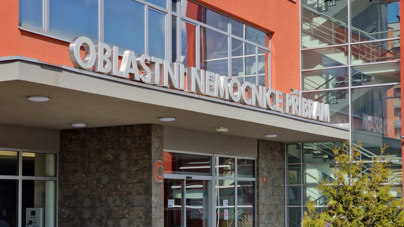 Při zásahu v nemocnici měla policie zadržet i ředitele. Zdravotnická péče je i nadále poskytována v plném rozsahu