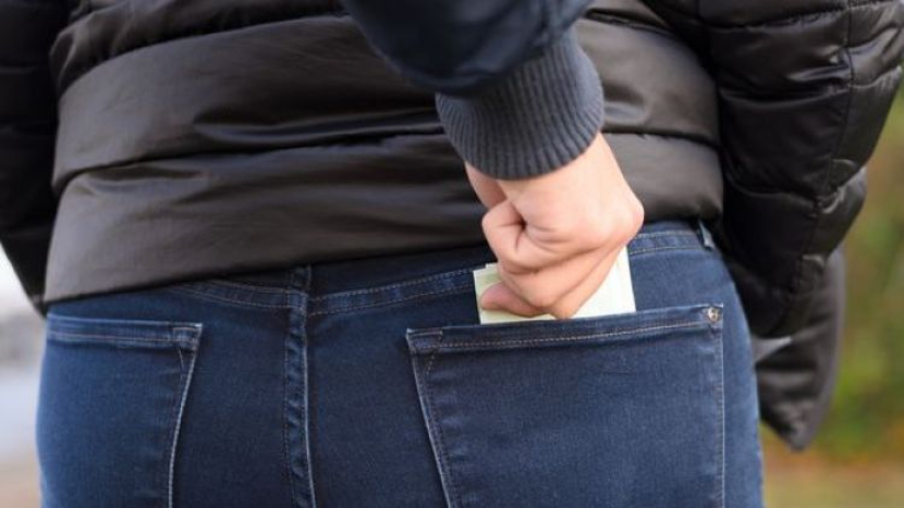 Podvodníci se vydávají i za příbramskou policii! Lidem berou úspory přímo po telefonu