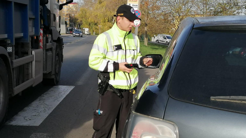 Policie během tří dnů narazila na opilé i zdrogované řidiče. Zkontrolovala přes 2100 aut