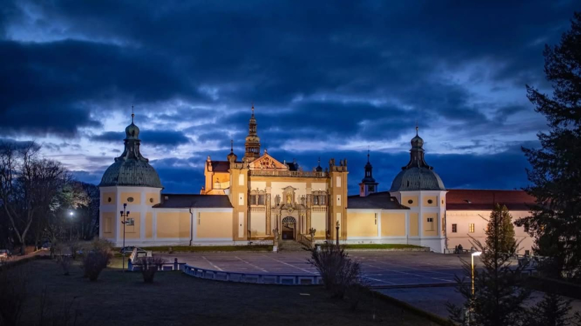 Tipy na víkend: Noc kostelů, první dětské oslavy a divadelní festival pod širým nebem