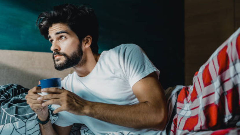 Proč má dnešní generace tolik „pozdních paniců“? Věda ukazuje, že problém není sex, ale společnost