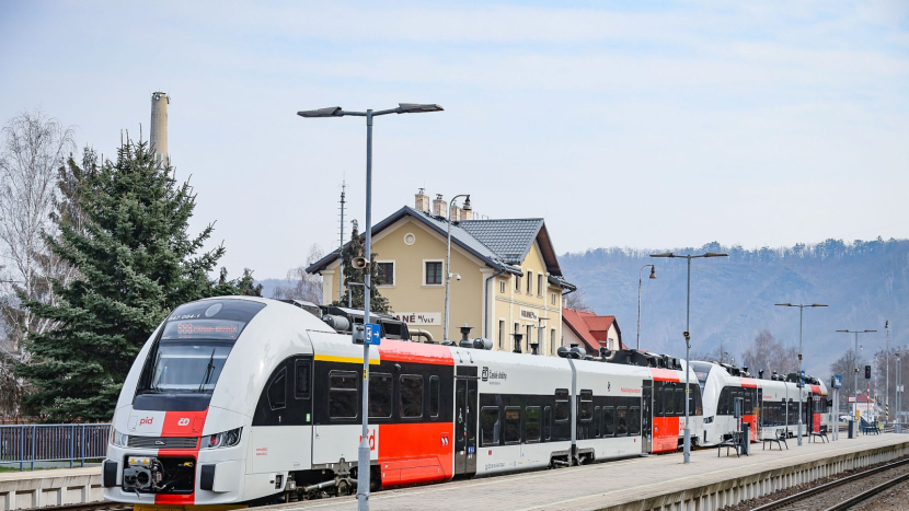 Od neděle platí letní změna jízdních řádů regionálních vlaků Českých drah