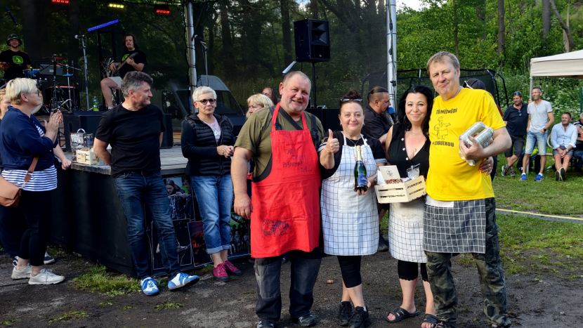Březnické gulášování na starém kluzišti: Vůně, skvělá zábava a dvanáct soutěžních týmů přilákaly stovky lidí