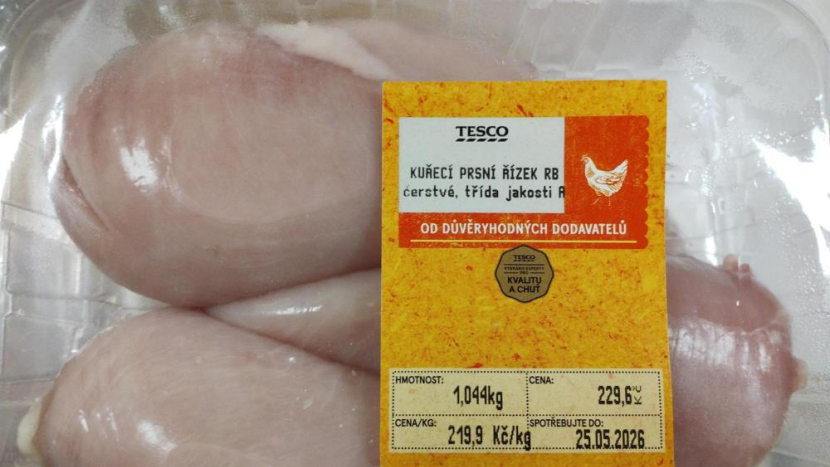 Nebezpečné kuřecí maso se salmonelou se objevilo v obchodech. Inspekce varuje spotřebitele