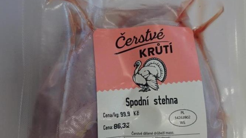 Salmonela v krůtím mase z Polska. Inspekce varuje: Nekonzumujte zásoby z mrazáku
