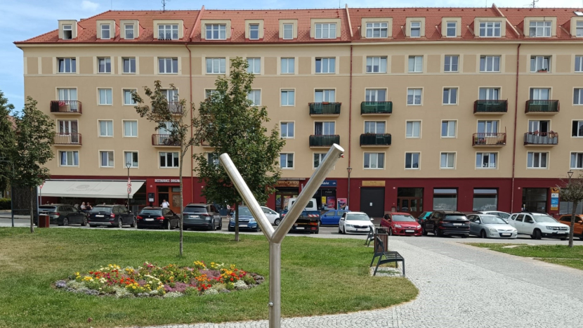 Na náměstí 17. listopadu je nové mlžítko. Město reagovalo na přání občanů, část veřejnosti má ale obavy