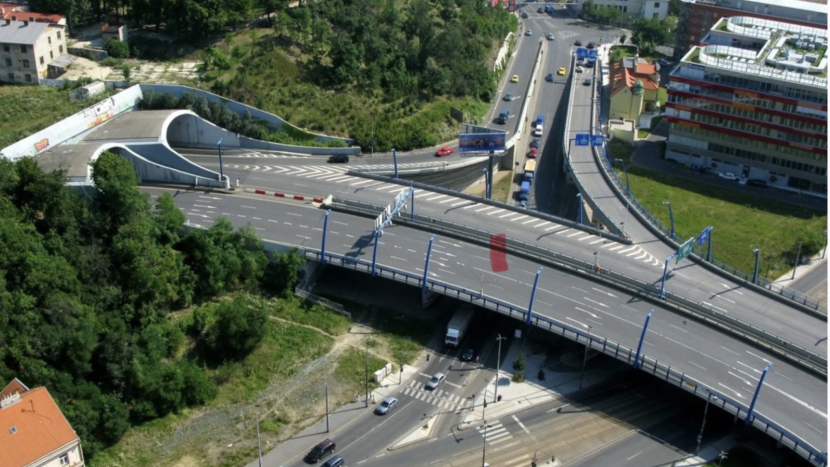 Pražský okruh bude v noci z 18. na 19. července zcela uzavřen. Demolují se dva nadjezdy, doprava pojede přes Strakonickou a tunely