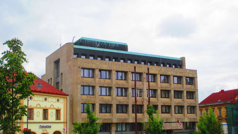 Podpora až 38 500 korun. V Příbrami je práce dost — je čas pravidla změnit?