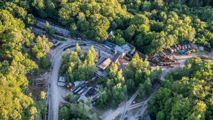 Solvayovy lomy lákají na jízdu vláčkem i jedinečný pohled do historie těžby