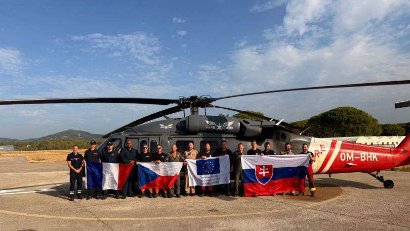 Český vrtulník měl při hašení ve Francii 263 shozů vody, situaci ztěžoval vítr