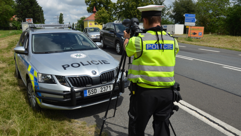 Kamery na těle, virtuální realita i nové vybavení. Kraj investuje miliony do středočeské policie