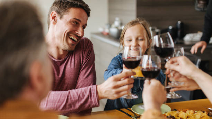 Alkohol dětem? V Německu končí. U nás je to pořád kulturní tradice