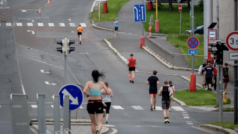 Chůze, nebo běh? Možná vás překvapí, co je pro tělo skutečně lepší