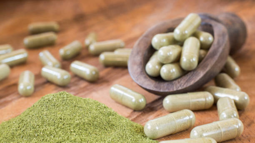 Kratom čeká tvrdší regulace. Závislost roste, odborníci varují před úplným zákazem