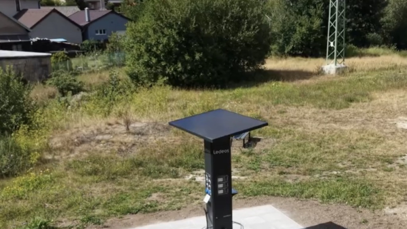 Lesopark Litavka i Vojtěch se mění k nepoznání. Nové iHřiště, nabíječky i lavičky z odpadu