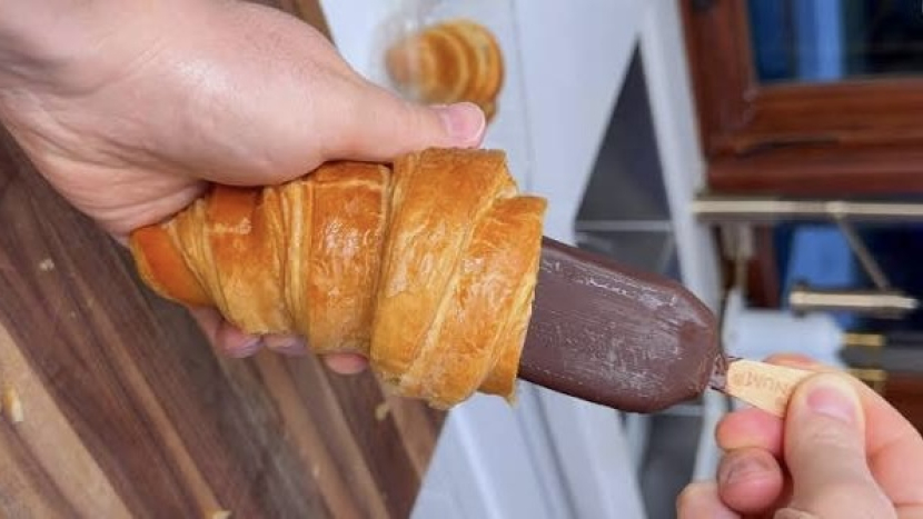 Croissant už nestačí. Internet letos spojuje pečivo s nanukem
