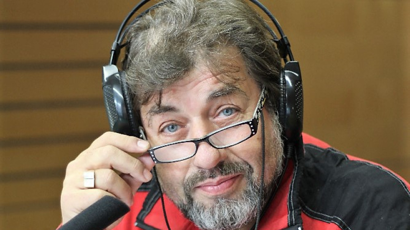 „Začněte u sebe.“ Zdeněk Junák v Kavárně U Nulté hodiny o herectví, politice i humoru