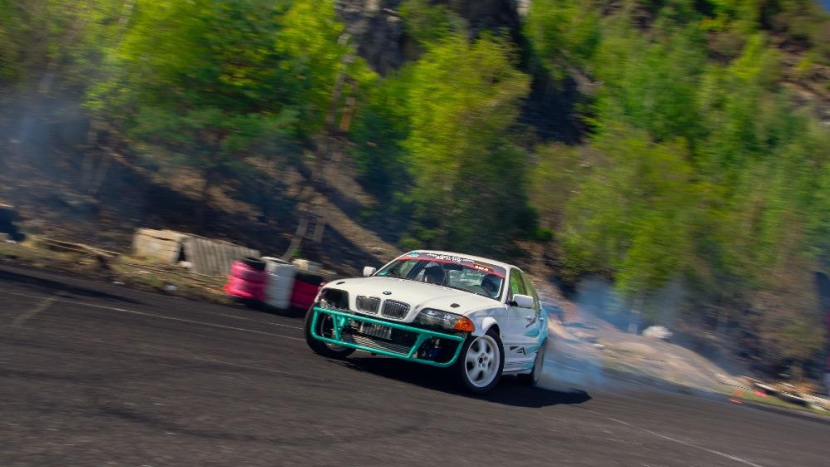 Drift se vrací do Příbrami. Dlouhá Lhota nabídne dva dny kouře a adrenalinu