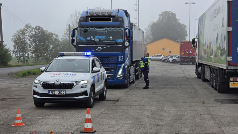 Silniční inspekce při kontrolách ve středních Čechách odhalila přetížené kamiony