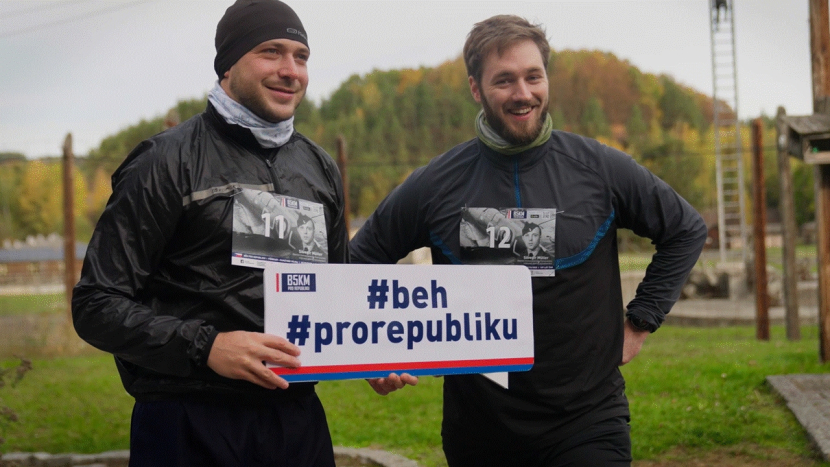 Běh podél ostnatých drátů připomene osudy politických vězňů na Vojně