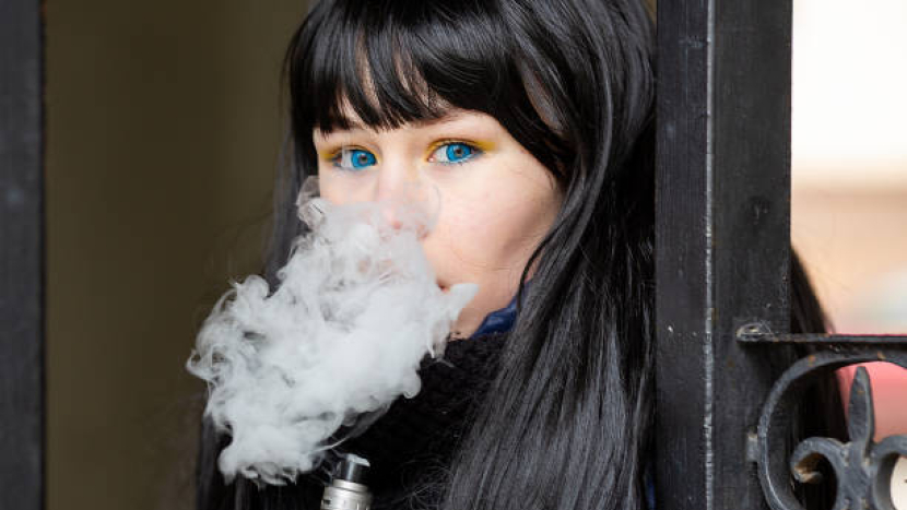 Konec „vapingu“ v Česku? Ve hře je globální zákaz elektronických cigaret od roku 2028