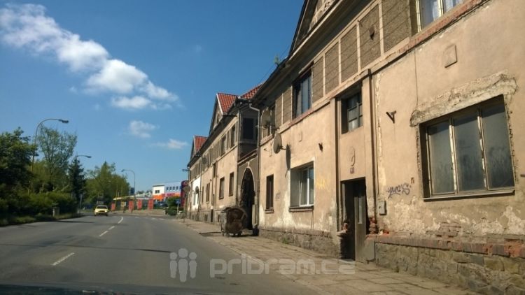 Vedení Příbrami chce prodat bytové domy v Březnické ulici