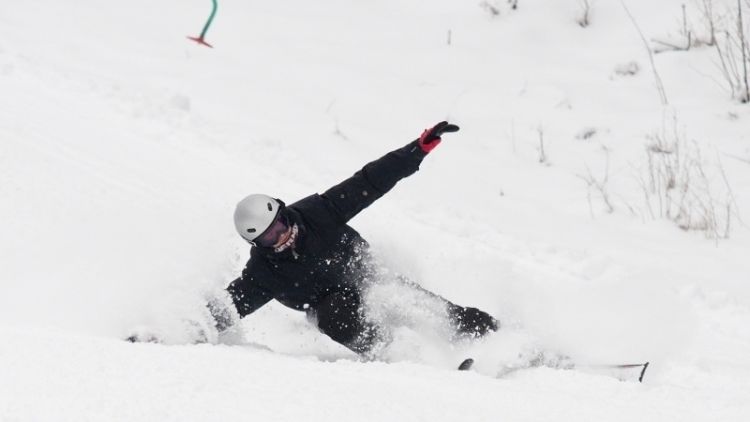 Sněžení lyžařským areálům příliš nepomohlo, některé ukončí sezónu