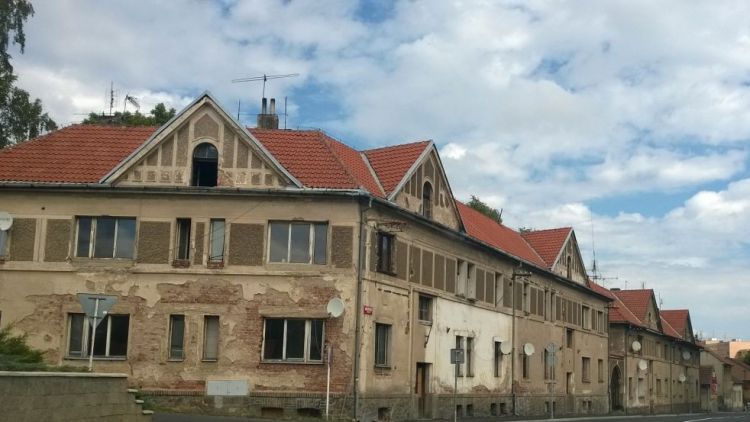 Zchátralé domy v Březnické ulici v Příbrami možná čeká demolice
