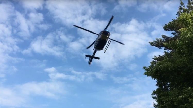 Nad Novákem již krouží vrtulník