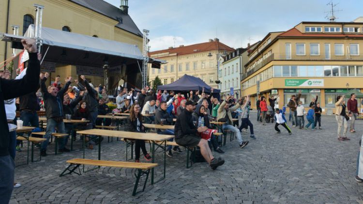 Klíčovou bitvu fotbalistů ČR na Euru můžete sledovat na náměstí i dnes