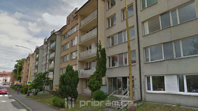 Zastupitelstvo prodalo byty v Dlouhé za 1500 Kč za metr čtvereční