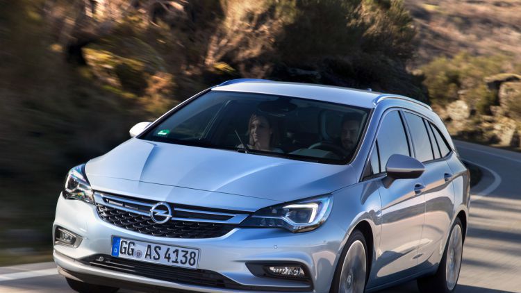 Auto roku 2016 - Opel Astra Sports Tourer