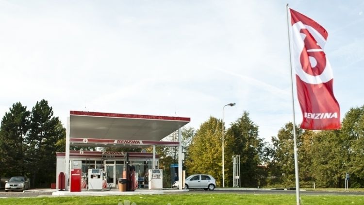 Ceny pohonných hmot ve středních Čechách dále klesají
