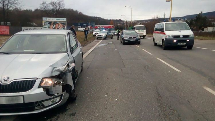 Právě teď na silnicích: Nehoda na Evropské a uzavřená dálnice D4