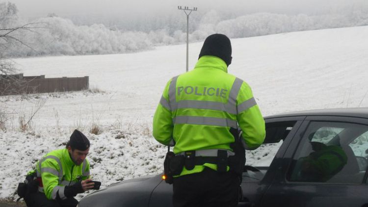 Policisté se zaměřili na viditelnost motoristů, rozdávali reflexní vesty