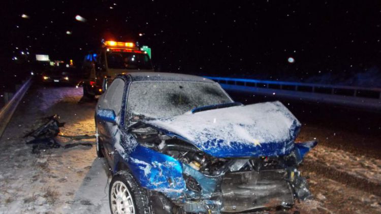 Sníh komplikuje dopravu, na dálnici D4 se srazily dva vozy