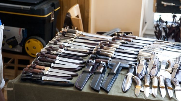Výstava nožů začala dnes ráno