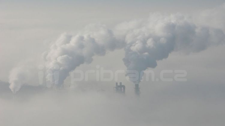 Do středních Čech se vrátil smog, kraj doporučuje určitá omezení