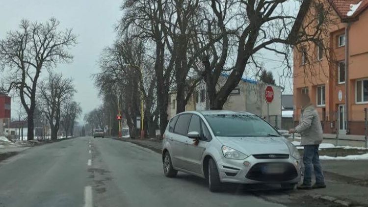 Dva vozy se srazily v Žižkově ulici