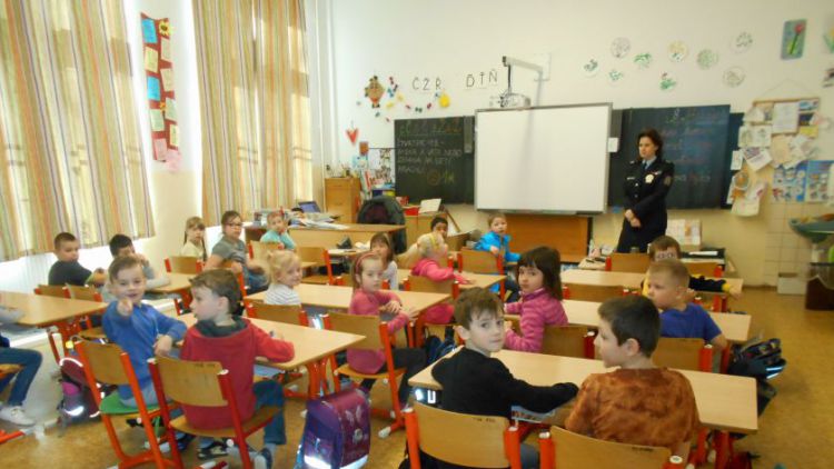 Děti ze ZŠ Jiráskovy sady se seznámily s prací policie, hasičů a armády