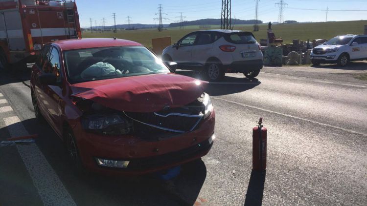 Dopravní nehoda u Zalužan si vyžádala zranění