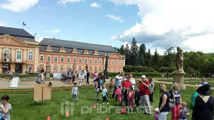 Dobříšský zámek získal peníze na obnovu francouzského parku a zámecké oranžerie