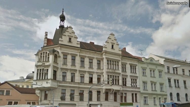 Molnár i Pikrt budou hlasovat proti prodeji bytů v centru města