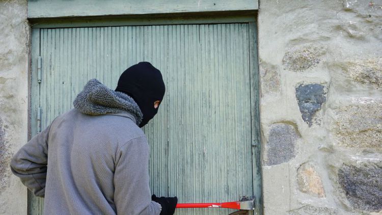 Neznámý zloděj vykradl dvě chaty na Dobříšsku